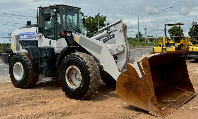 ขายรถตักล้อยาง KOMATSU WA320-8 ปี 2021 นำเข้าจากญี่ปุ่น พร้อมใช้ มีVDOการทำงานครับ ขายรถตักล้อยาง KOMATSU WA320-8 ปี 2021 นำเข้าจากญี่ปุ่น พร้อมใช้ มีVDOการทำงานครับ