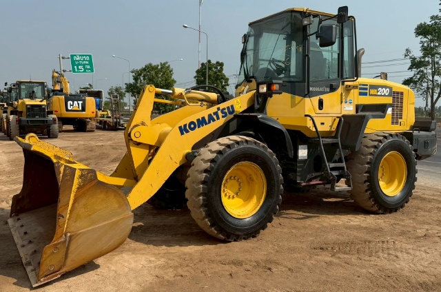 ขายรถตักล้อยาง KOMATSU WA200-7 ปี 2015 นำเข้าจากญี่ปุ่น พร้อมใช้ มีVDOการทำงานครับ