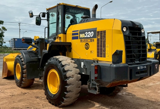 ขายรถตักล้อยาง KOMATSU WA320-8 ปี 2020 นำเข้าจากญี่ปุ่น พร้อมใช้ มีVDOการทำงานครับ