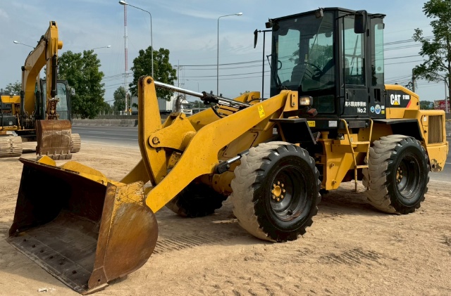 ขายรถตักล้อยาง CAT 910H ปี 2012 แขนยาวพิเศษ นำเข้าจากญี่ปุ่น พร้อมใช้ มีVDOการทำงานครับ