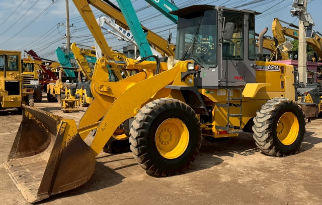 ขายรถตักล้อยาง TCM L20-3 ปี 2004 นำเข้าจากญี่ปุ่น พร้อมใช้ มีVDOการทำงานครับ