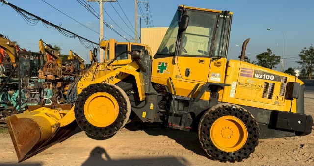 ขายรถตักล้อยาง KOMATSU WA100-5 นำเข้าจากญี่ปุ่น พร้อมใช้ มีVDOการทำงานครับ ขายรถตักล้อยาง KOMATSU WA100-5 นำเข้าจากญี่ปุ่น พร้อมใช้ มีVDOการทำงานครับ