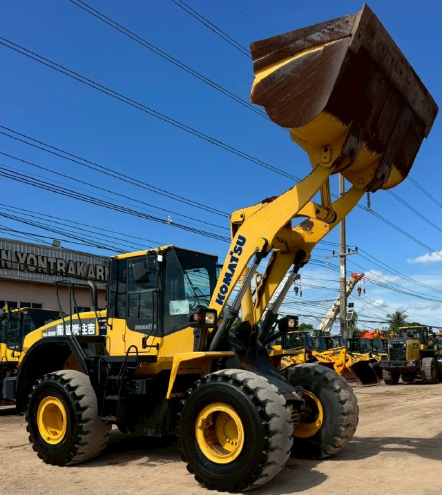 ขายรถตักล้อยาง KOMATSU WA380-7 ปี 2015 นำเข้าจากญี่ปุ่น พร้อมใช้ มีVDOการทำงานครับ