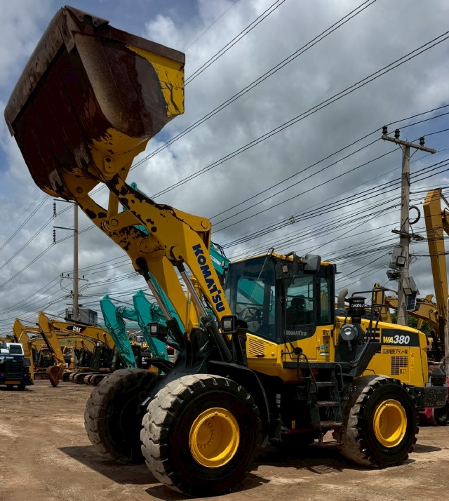 ขายรถตักล้อยาง KOMATSU WA380-8 ปี 2018 นำเข้าจากญี่ปุ่น พร้อมใช้ มีVDOการทำงานครับ