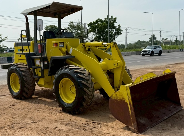 ขายรถตักล้อยาง KOMATSU WA200-3 นำเข้าจากญี่ปุ่น พร้อมใช้ มีVDOการทำงานครับ