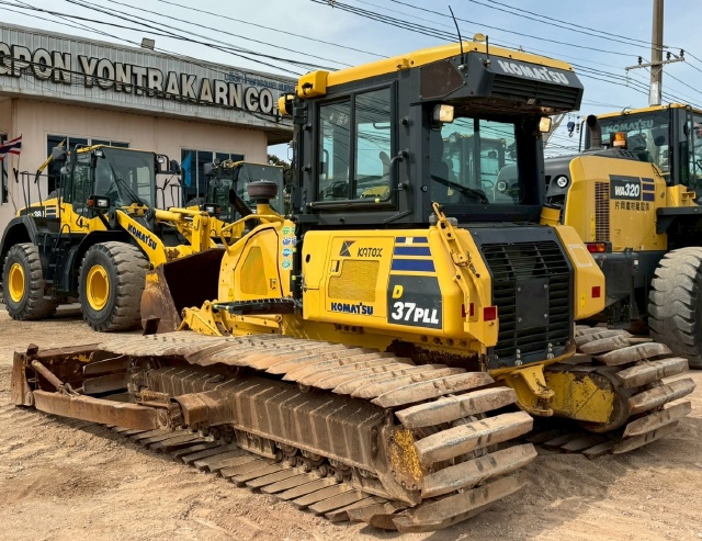 ขายรถดันดิน KOMATSU D37PLL-24 ปี 2017 พร้อมใช้ มีVDOการทำงานครับ
