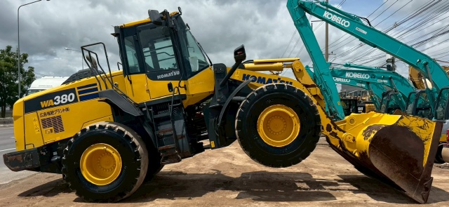 ขายรถตักล้อยาง KOMATSU WA380-8 ปี 2018 นำเข้าจากญี่ปุ่น พร้อมใช้ มีVDOการทำงานครับ