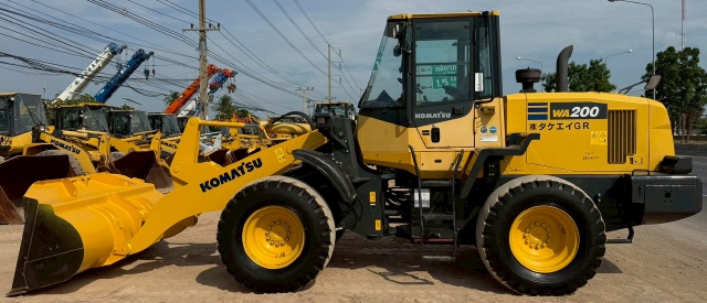 ขายรถตักล้อยาง KOMATSU WA200-7 ปี 2015 แขนยาวพิเศษ นำเข้าจากญี่ปุ่น พร้อมใช้ มีVDOการทำงานครับ