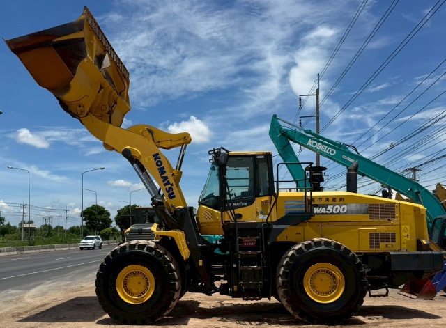ขายรถตักล้อยาง KOMATSU WA500-7 ปี 2014 นำเข้าจากญี่ปุ่น พร้อมใช้ มีVDOการทำงานครับ
