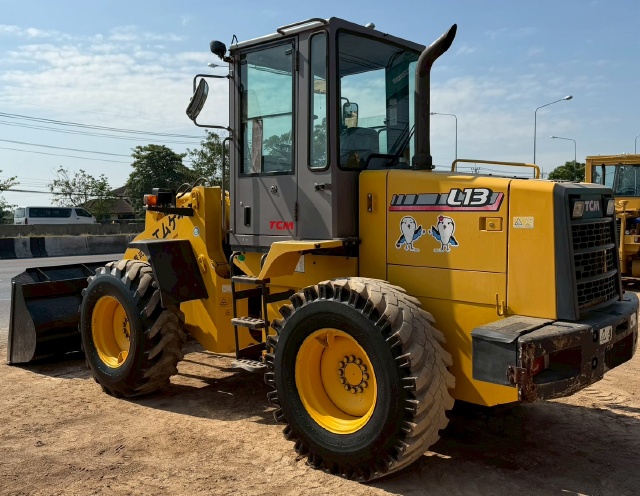 ขายรถตักล้อยาง TCM L13-3 ปี 2006 นำเข้าจากญี่ปุ่น พร้อมใช้ มีVDOการทำงานครับ ขายรถตักล้อยาง TCM L13-3 ปี 2006 นำเข้าจากญี่ปุ่น พร้อมใช้ มีVDOการทำงานครับ