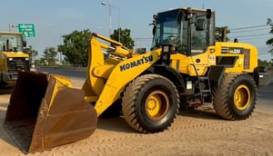 ขายรถตักล้อยาง KOMATSU WA320-7 ปี 2016 นำเข้าจากญี่ปุ่น พร้อมใช้ มีVDOการทำงานครับ