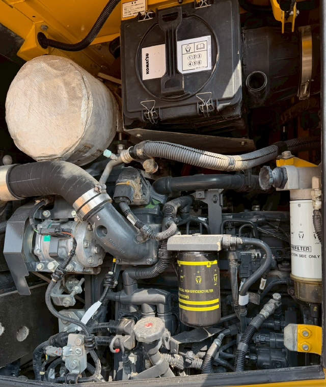 ขายรถตักล้อยาง KOMATSU WA200-7 ปี 2015 นำเข้าจากญี่ปุ่น พร้อมใช้ มีVDOการทำงานครับ