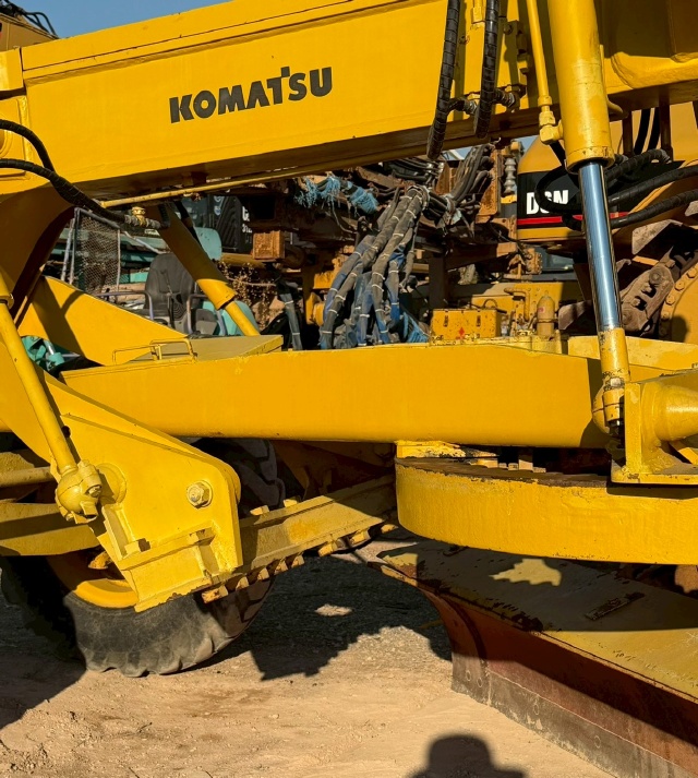 ขายรถเกรด KOMATSU GD405A-2 นำเข้าจากญี่ปุ่น พร้อมใช้ มีVDOการทำงานครับ