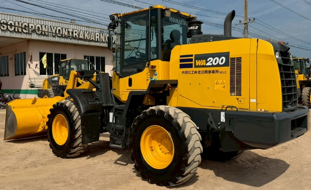 ขายรถตักล้อยาง KOMATSU WA200-8 ปี 2020 แขนยาวพิเศษ นำเข้าจากญี่ปุ่น พร้อมใช้ มีVDOการทำงานครับ ขายรถตักล้อยาง KOMATSU WA200-8 ปี 2020 แขนยาวพิเศษ นำเข้าจากญี่ปุ่น พร้อมใช้ มีVDOการทำงานครับ