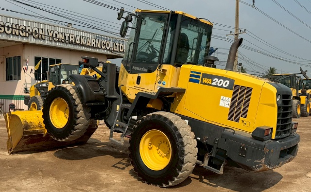ขายรถตักล้อยาง KOMATSU WA200-7 ปี 2015 นำเข้าจากญี่ปุ่น พร้อมใช้ มีVDOการทำงานครับ
