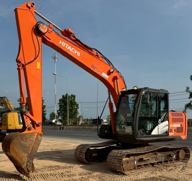 ขายรถขุด HITACHI ZX120-5B ปี 2016 อาร์มพิเศษ นำเข้าจากญี่ปุ่น พร้อมใช้ มีVDOการทำงานครับ