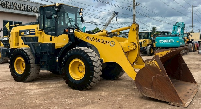 ขายรถตักล้อยาง KOMATSU WA320-8 ปี 2018 แขนยาวพิเศษ นำเข้าจากญี่ปุ่น พร้อมใช้ มีVDOการทำงานครับ