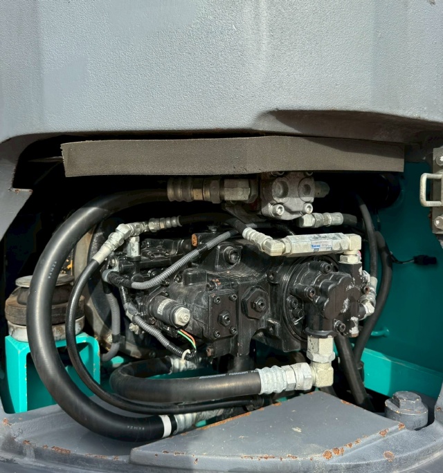 ขายรถขุด KOBELCO SK135SR-2 ปี 2012 นำเข้าจากญี่ปุ่น พร้อมใช้ มีVDOการทำงานครับ