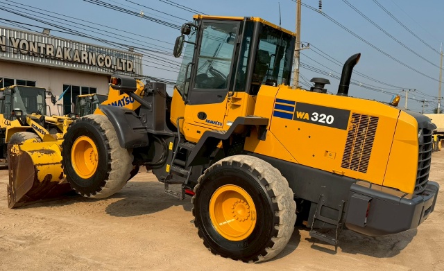 ขายรถตักล้อยาง KOMATSU WA320-7 ปี 2016 นำเข้าจากญี่ปุ่น พร้อมใช้ มีVDOการทำงานครับ