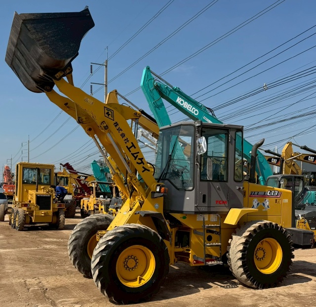 ขายรถตักล้อยาง TCM L13-3 ปี 2006 นำเข้าจากญี่ปุ่น พร้อมใช้ มีVDOการทำงานครับ ขายรถตักล้อยาง TCM L13-3 ปี 2006 นำเข้าจากญี่ปุ่น พร้อมใช้ มีVDOการทำงานครับ