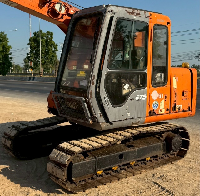 ขายรถเครน HITACHI EX60T-2 (ขนาด 4.9 ตัน) นำเข้าจากญี่ปุ่น พร้อมใช้ มีVDOการทำงานครับ