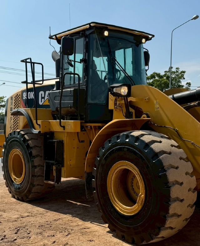 ขายรถตักล้อยาง CAT 950K ปี 2016 นำเข้าจากญี่ปุ่น พร้อมใช้ มีVDOการทำงานครับ