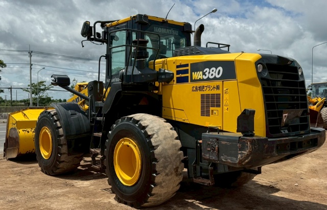 ขายรถตักล้อยาง KOMATSU WA380-8 ปี 2018 นำเข้าจากญี่ปุ่น พร้อมใช้ มีVDOการทำงานครับ
