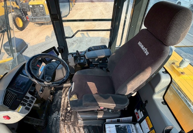 ขายรถตักล้อยาง KOMATSU WA320-7 ปี 2016 นำเข้าจากญี่ปุ่น พร้อมใช้ มีVDOการทำงานครับ