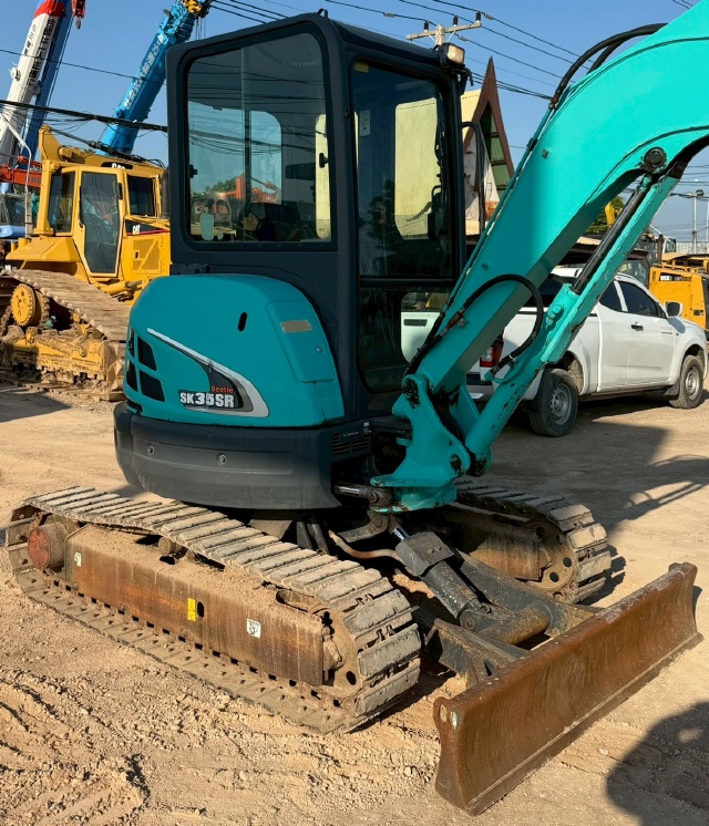 ขายรถขุด KOBELCO SK35SR-5 ปี 2011 นำเข้าจากญี่ปุ่น พร้อมใช้ มีVDOการทำงานครับ