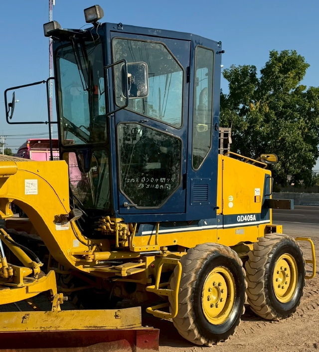 ขายรถเกรด KOMATSU GD405A-2 นำเข้าจากญี่ปุ่น พร้อมใช้ มีVDOการทำงานครับ