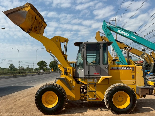 ขายรถตักล้อยาง TCM L20-3 ปี 2004 นำเข้าจากญี่ปุ่น พร้อมใช้ มีVDOการทำงานครับ