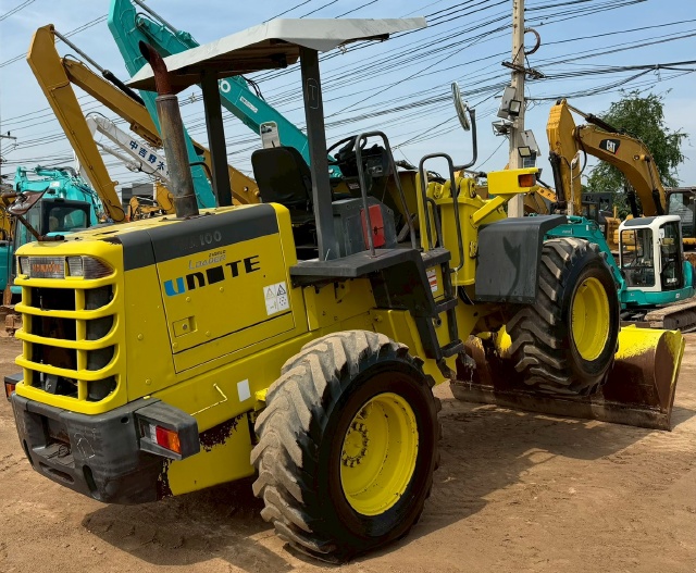 ขายรถตักล้อยาง KOMATSU WA200-3 นำเข้าจากญี่ปุ่น พร้อมใช้ มีVDOการทำงานครับ