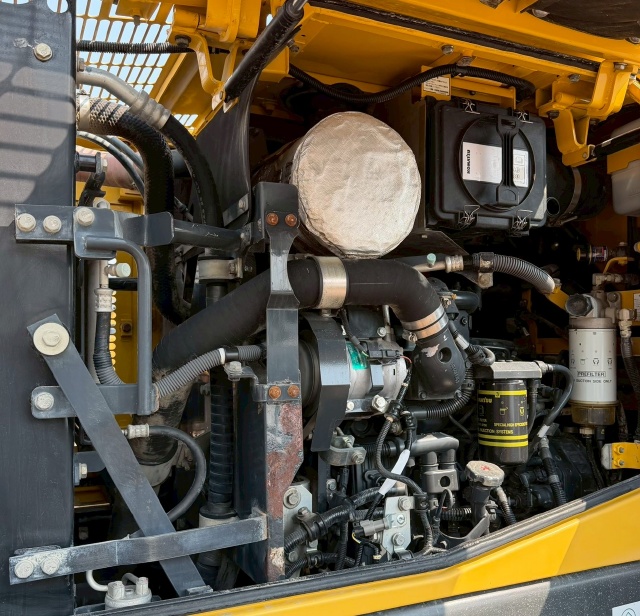 ขายรถตักล้อยาง KOMATSU WA200-7 ปี 2015 นำเข้าจากญี่ปุ่น พร้อมใช้ มีVDOการทำงานครับ