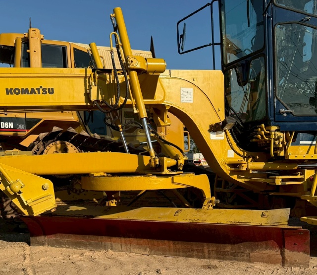 ขายรถเกรด KOMATSU GD405A-2 นำเข้าจากญี่ปุ่น พร้อมใช้ มีVDOการทำงานครับ