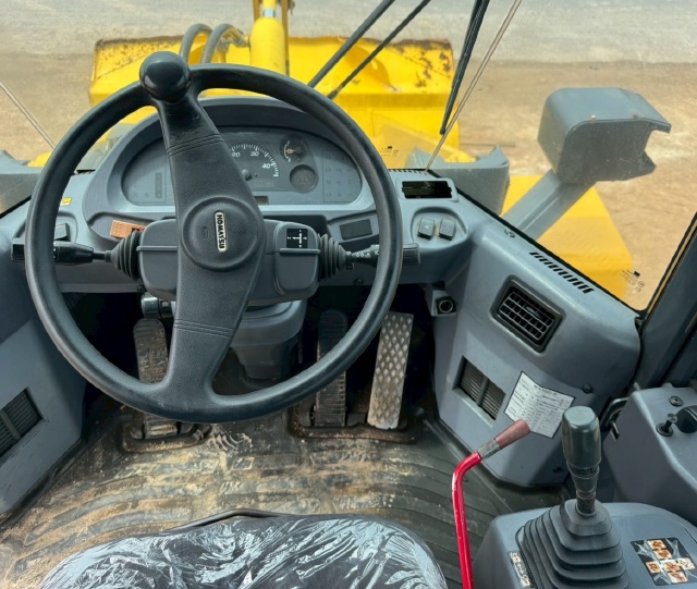 ขายรถตักล้อยาง KOMATSU WA100-5 นำเข้าจากญี่ปุ่น พร้อมใช้ มีVDOการทำงานครับ