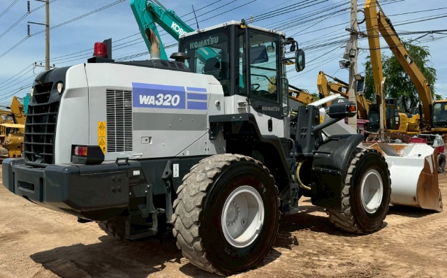 ขายรถตักล้อยาง KOMATSU WA320-8 ปี 2021 พร้อมใช้ มีVDOการทำงานครับ ขายรถตักล้อยาง KOMATSU WA320-8 ปี 2021 พร้อมใช้ มีVDOการทำงานครับ