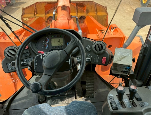 ขายรถตักล้อยาง HITACHI ZW310-A นำเข้าจากญี่ปุ่น พร้อมใช้ มีVDOการทำงานครับ ขายรถตักล้อยาง HITACHI ZW310-A นำเข้าจากญี่ปุ่น พร้อมใช้ มีVDOการทำงานครับ