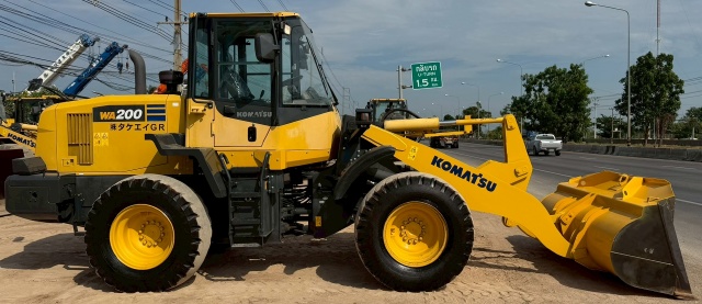 ขายรถตักล้อยาง KOMATSU WA200-7 ปี 2015 แขนยาวพิเศษ นำเข้าจากญี่ปุ่น พร้อมใช้ มีVDOการทำงานครับ