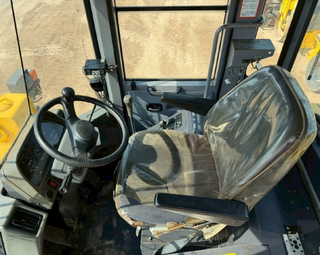 ขายรถตักล้อยาง TCM L20-3 ปี 2004 นำเข้าจากญี่ปุ่น พร้อมใช้ มีVDOการทำงานครับ