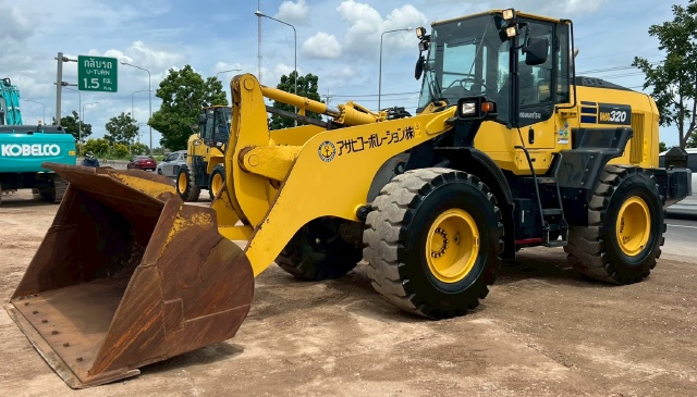 ขายรถตักล้อยาง KOMATSU WA320-8 ปี 2018 แขนยาวพิเศษ นำเข้าจากญี่ปุ่น พร้อมใช้ มีVDOการทำงานครับ