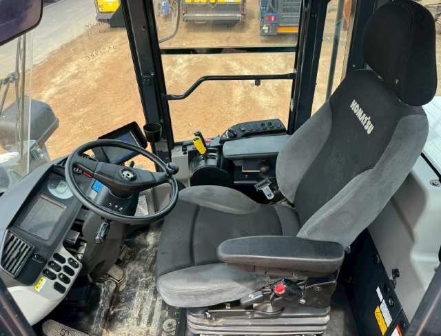 ขายรถตักล้อยาง KOMATSU WA320-8 ปี 2021 นำเข้าจากญี่ปุ่น พร้อมใช้ มีVDOการทำงานครับ