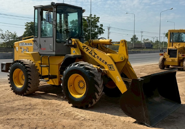 ขายรถตักล้อยาง TCM L13-3 ปี 2006 นำเข้าจากญี่ปุ่น พร้อมใช้ มีVDOการทำงานครับ ขายรถตักล้อยาง TCM L13-3 ปี 2006 นำเข้าจากญี่ปุ่น พร้อมใช้ มีVDOการทำงานครับ