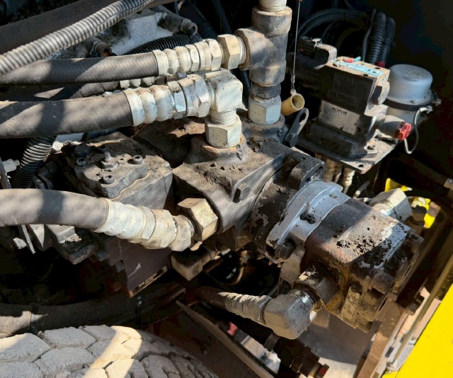 ขายรถปูยาง HANTA F1432W3 ปี 2012 (ขนาด 3.1 เมตร) นำเข้าจากญี่ปุ่น พร้อมใช้ มีVDOการทำงานครับ ขายรถปูยาง HANTA F1432W3 ปี 2012 (ขนาด 3.1 เมตร) นำเข้าจากญี่ปุ่น พร้อมใช้ มีVDOการทำงานครับ