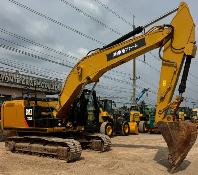 ขายรถขุด CAT 320E ปี 2015 นำเข้าจากญี่ปุ่น พร้อมใช้ มีVDOการทำงานครับ ขายรถขุด CAT 320E ปี 2015 นำเข้าจากญี่ปุ่น พร้อมใช้ มีVDOการทำงานครับ