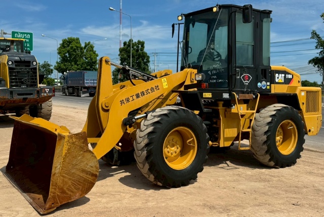 ขายรถตักล้อยาง CAT 910H ปี 2013 พร้อมใช้ มีVDOการทำงานครับ