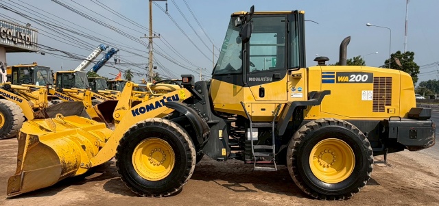 ขายรถตักล้อยาง KOMATSU WA200-7 ปี 2015 นำเข้าจากญี่ปุ่น พร้อมใช้ มีVDOการทำงานครับ