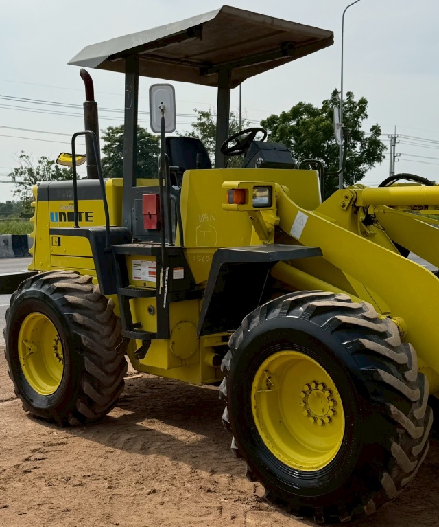 ขายรถตักล้อยาง KOMATSU WA200-3 นำเข้าจากญี่ปุ่น พร้อมใช้ มีVDOการทำงานครับ