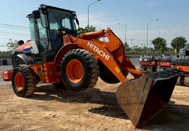 ขายรถตักล้อยาง HITACHI ZW140-6 ปี 2020 นำเข้าจากญี่ปุ่น พร้อมใช้ มีVDOการทำงานครับ