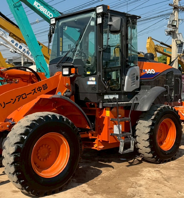 ขายรถตักล้อยาง HITACHI ZW140-6 ปี 2020 นำเข้าจากญี่ปุ่น พร้อมใช้ มีVDOการทำงานครับ