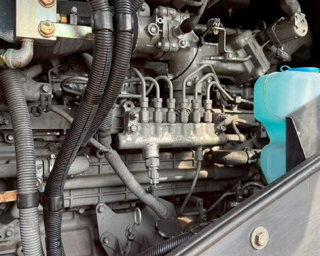 ขายรถตักล้อยาง HITACHI ZW250-5B ปี 2013 นำเข้าจากญี่ปุ่น พร้อมใช้ มีVDOการทำงานครับ